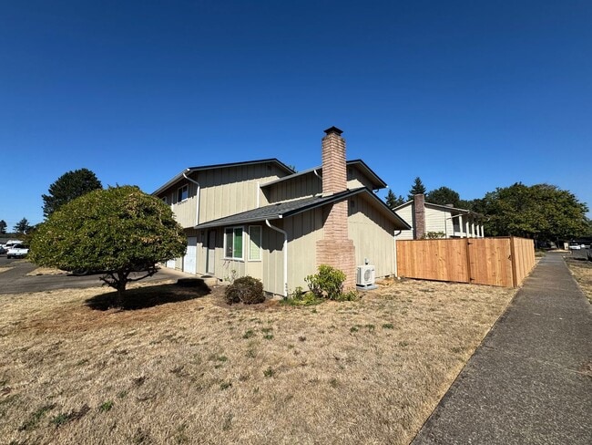Photo - 3 Bedroom Duplex off Gilham Rd.