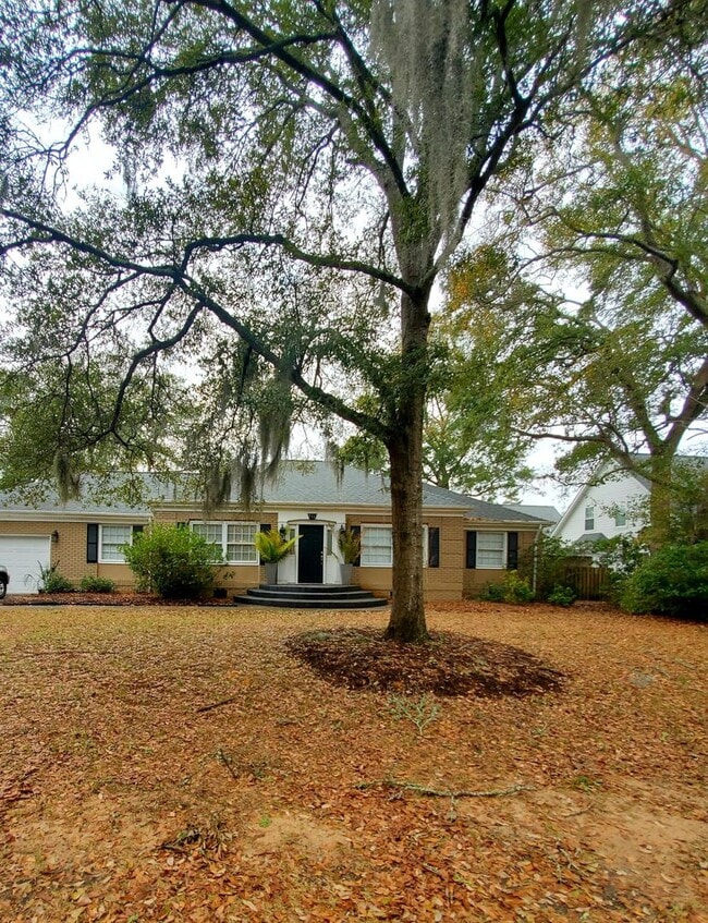 Building Photo - Desireable Home in Surfside Beach just blocks from the ocean