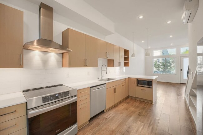 Photo - Stunning 2bed/2bath Townhome in Convenient Seattle Location!