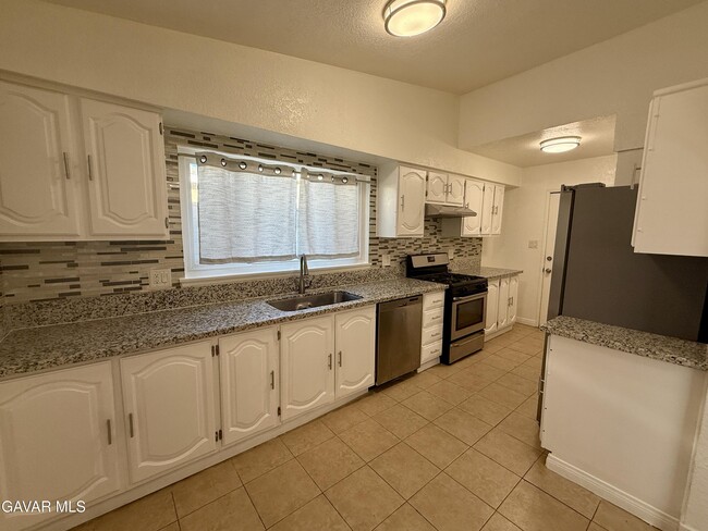 1016 W Ave J14