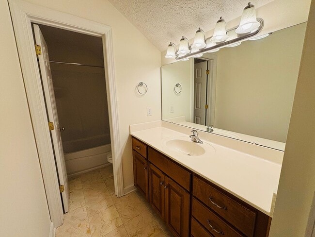 Photo - 1030-1060 - Elk Drive
