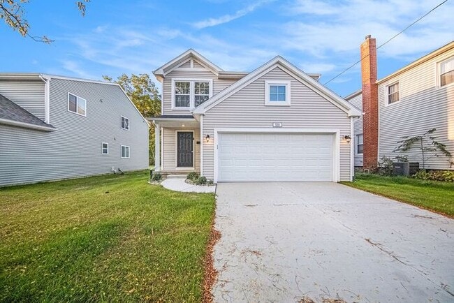 Building Photo - 1002 Chittock Ave