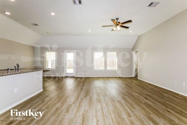 Photo - 334 Jewett Meadow Dr