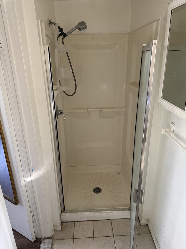 Photo - 831 King Georges Rd