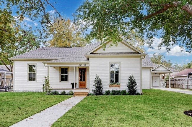 Photo - 138 Lakeview Dr House
