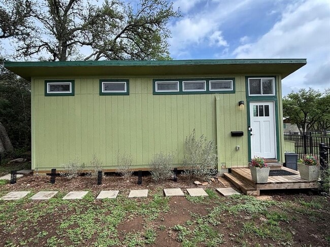 Photo - 1002 Spanish Oak Trail