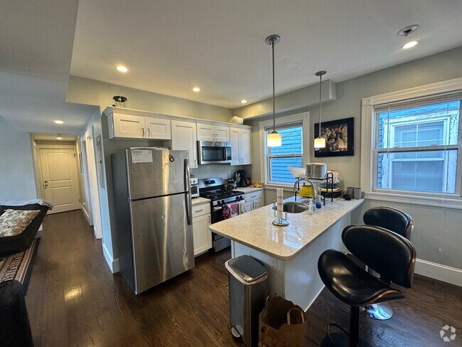 Building Photo - 147 Boston St Rental