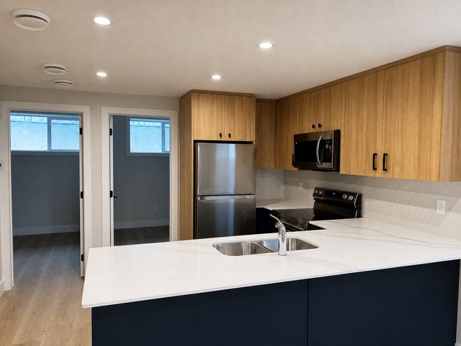 Photo - 15213-15109 109 Ave