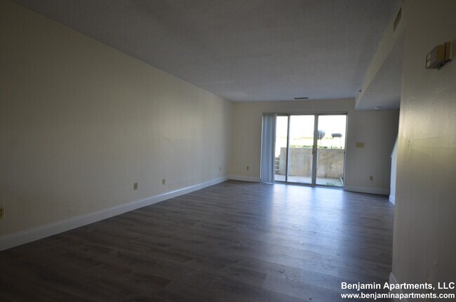 Photo - 144 North Beacon St Unidad B1