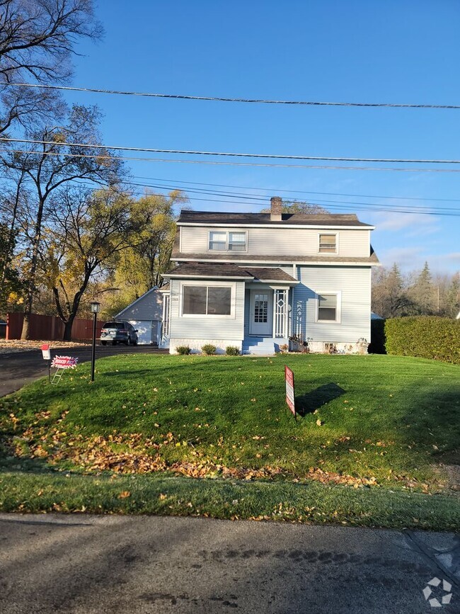 Building Photo - 2885 S 128th St Rental