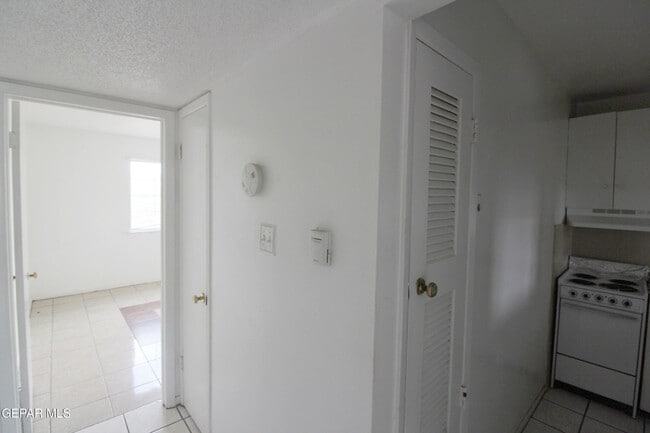 Building Photo - 5200 Carousel Dr Unit 2