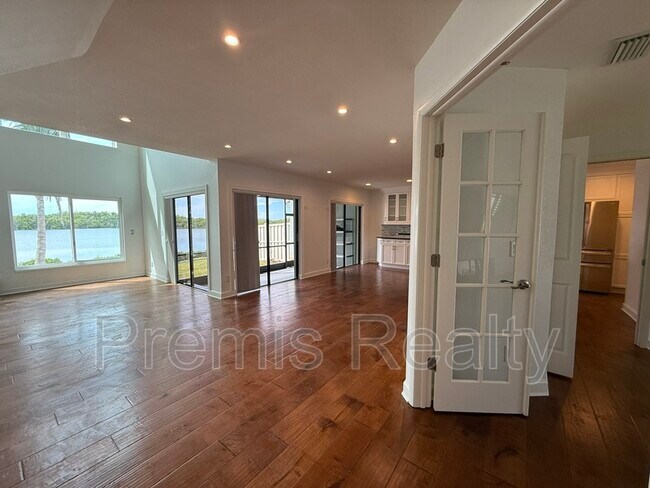 Photo - 1070 Sanibel Ct