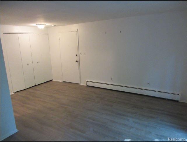 Photo - 31831 Grand River Ave Unidad 70