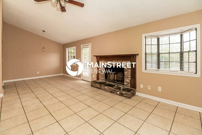 Photo - 3 Bedroom Pet-Friendly Home in Jonesboro, GA with Main Street Renewal