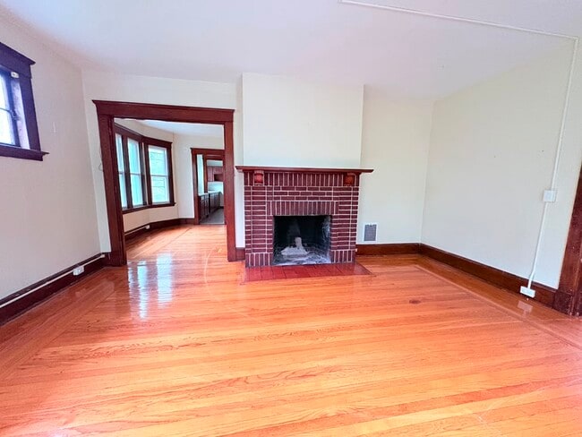 Building Photo - 390 Ellsworth Ave Unit 3