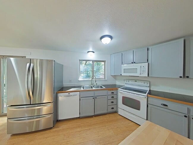Photo - Peaceful and Private 3 Bedroom Home on 5 A...