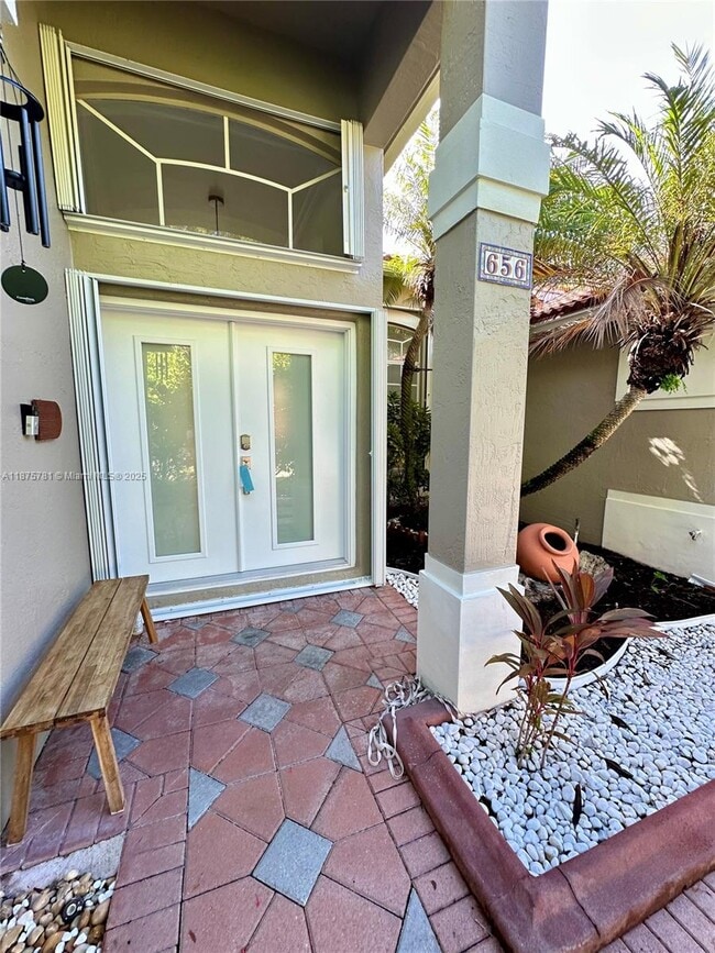 Photo - 656 Verona Pl