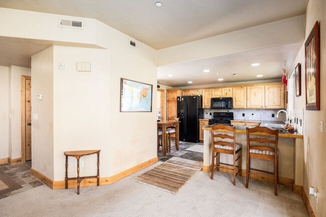 6144 Fox Point Cir