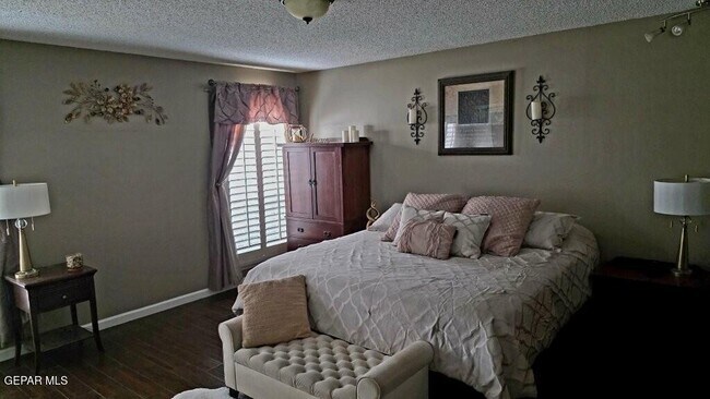 Photo - 10557 Breezeway Ave