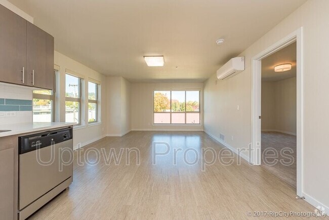 Building Photo - 5885 S Macadam Ave Unit APT 1202