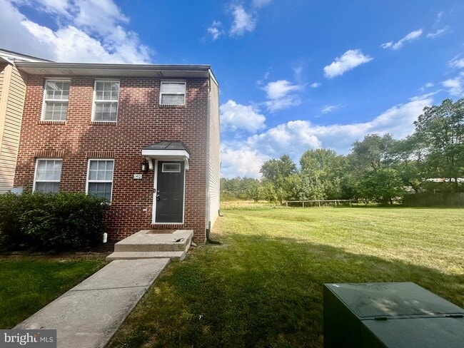 Photo - 140 Lexington Ct