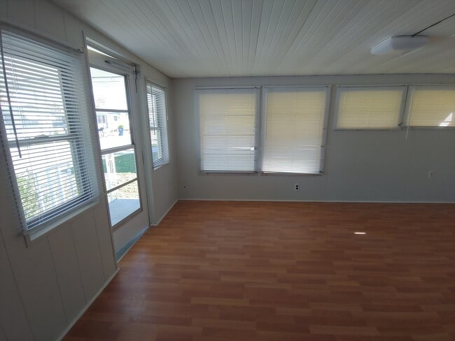Photo - 912 49th Ave W