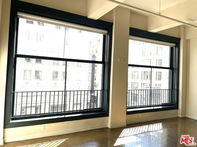 Building Photo - 315 W 5th St Unit 510 Rental