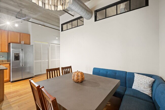 811 W 15th Pl Unit 502