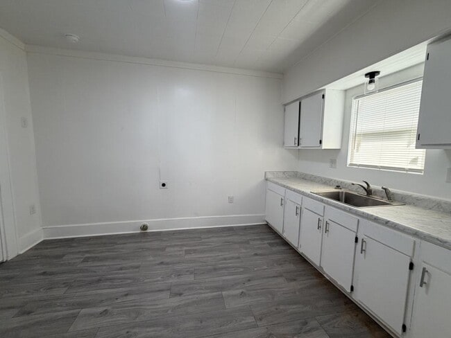 Photo - 2115 Ave F