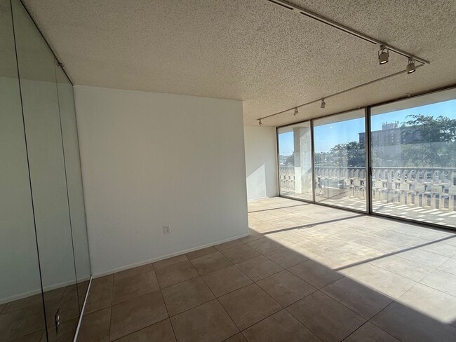 700 E 9th St Unidad Quapaw Tower #3B