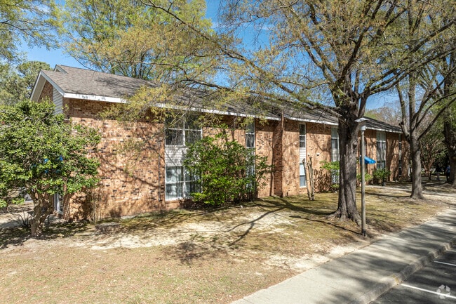 Building Photo - Olde Jamestowne Apartments