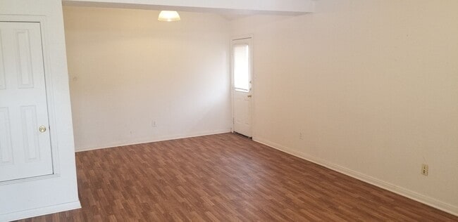 Photo - 3801 Hitchrock Dr Unit B