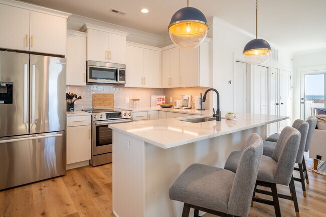 Photo - WALK TO THE BEACH OFF-SEASON RENTAL