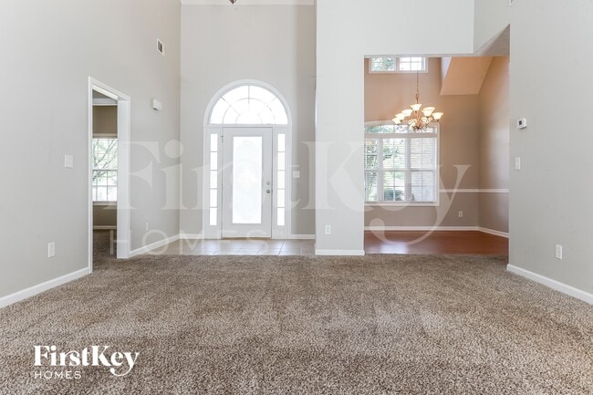 Photo - 381 Glouchester Dr