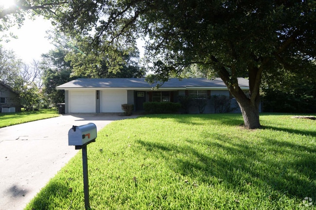 Building Photo - 3207 Meadow Oaks Dr Rental