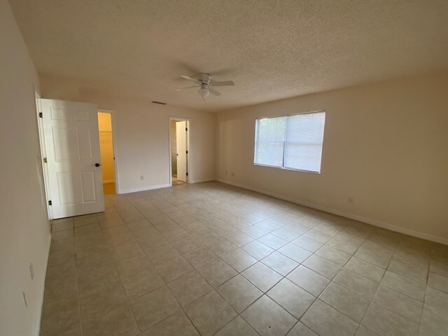 Photo - 19 Woodstone Ln