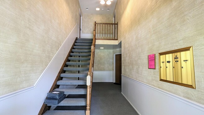 Photo - 1127 Auburn Ln