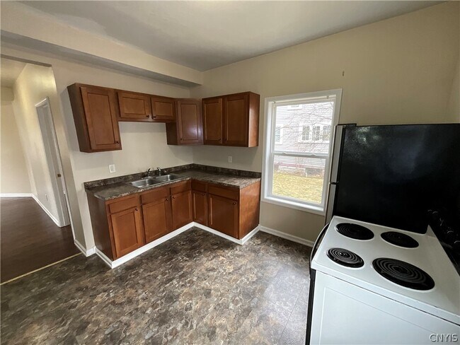 Photo - 222 Academy St