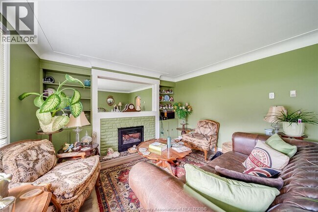 Photo - 3985 Roseland Dr E