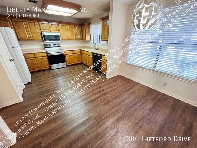 Photo - 304 Thetford Dr