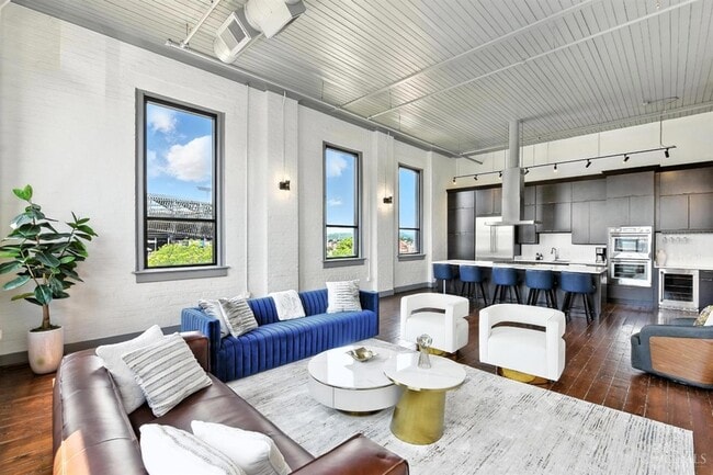 Photo - 222 W 15th St