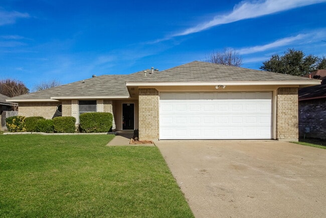 Building Photo - 900 Vicksburg Ln