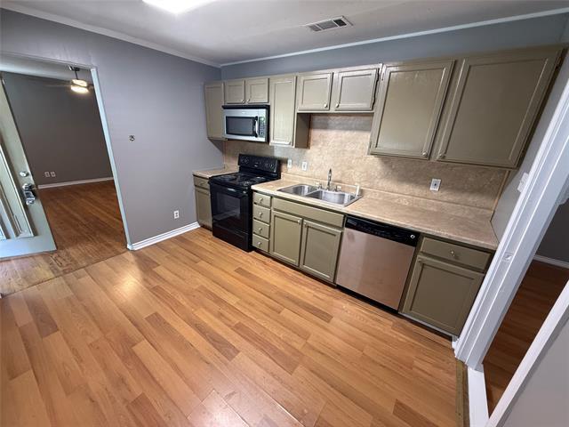 Photo - 4405 Lisbon St