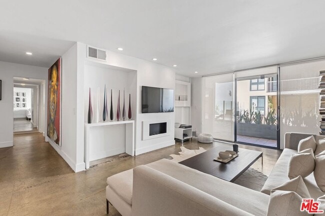 Building Photo - 911 Kings Rd Unit 107 Rental