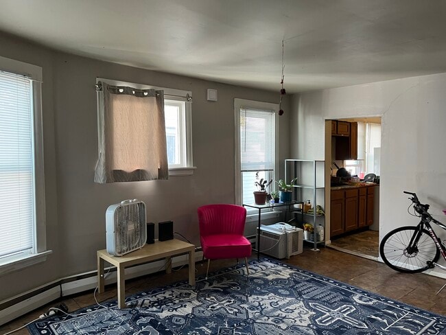 Building Photo - 403 E Johnson St Unit 2 Rental