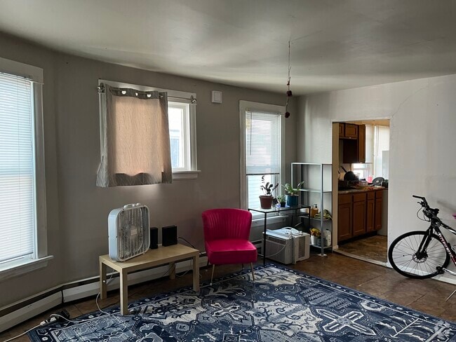 Building Photo - 403 E Johnson St Unit 2 Rental