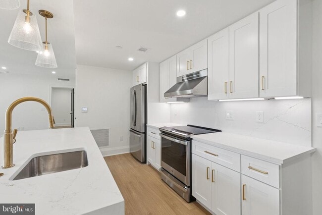 Photo - 135 S 19th St Unidad 406