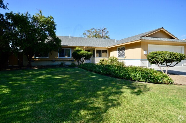 Building Photo - 3 Bedroom Home in Great Fullerton Neighbor...