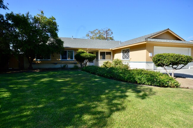 3 Bedroom Home in Great Fullerton Neighbor... - 3 Bedroom Home in Great Fullerton Neighbor...