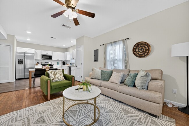 Photo - 2212 Rosewood St